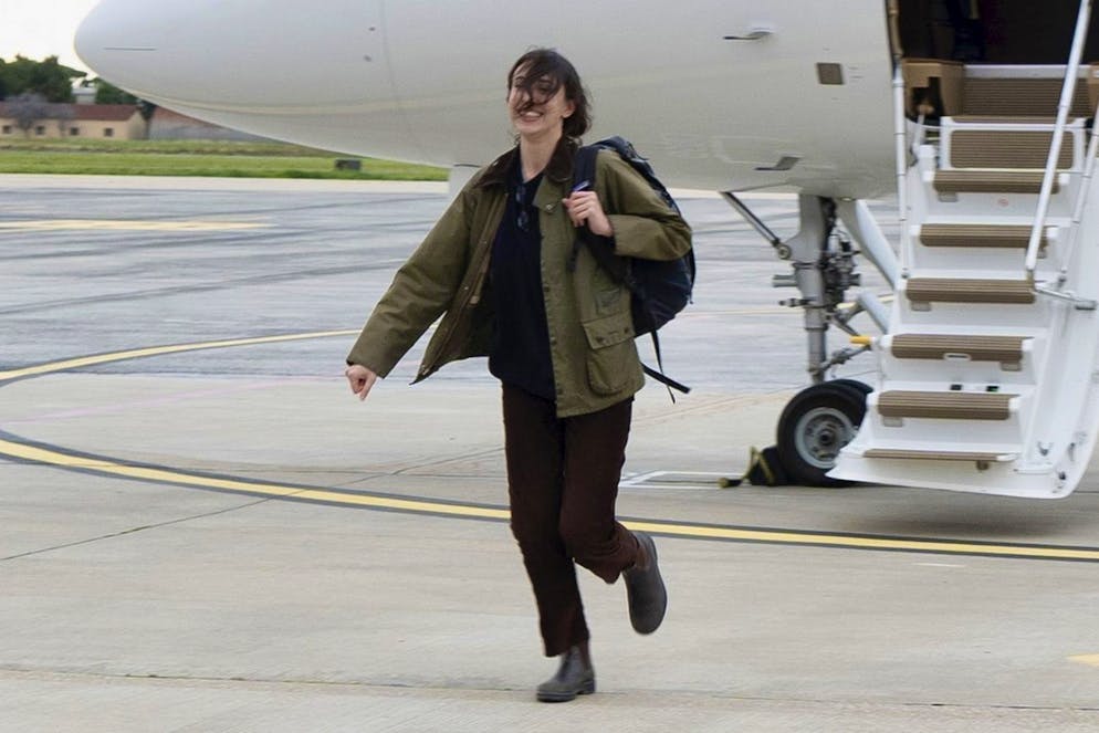 Cecilia Sala dopo essere atterrata all'aeroporto romano di Ciampino.