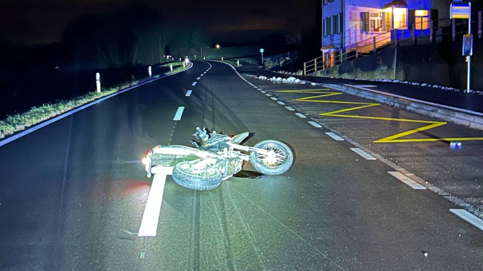 Ein 36-jähriger Mann stürzte mit dem Motorrad in Hüttwilen TG auf der Flucht vor der Polizei.