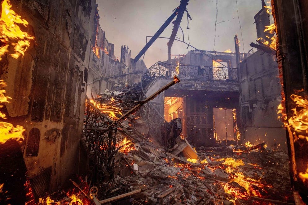 Flammen bedrohen Villenviertel in Los Angeles.