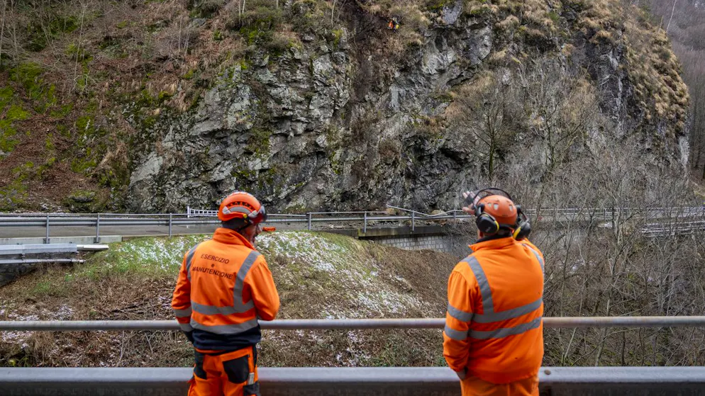 Val Colla. Tragedia a Cimadera: il geologo ispeziona il luogo della frana per determinarne le cause