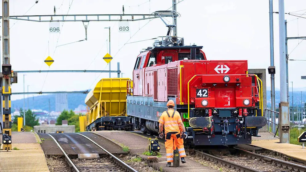 The consequences of a "technical fault on the railroad system" are delays, track changes or train cancellations.