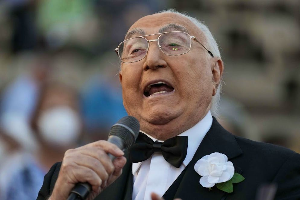 Il famoso conduttore televisivo italiano Pippo Baudo in una foto del 2021.