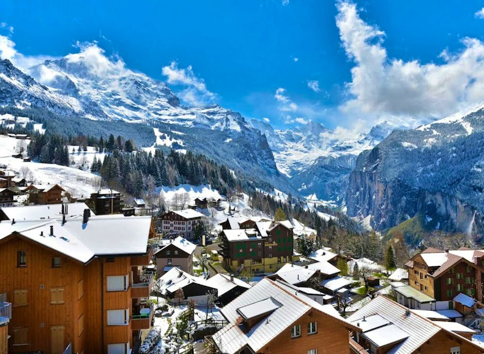 La gara del Lauberhorn attira molti appassionati di sci a Wengen.