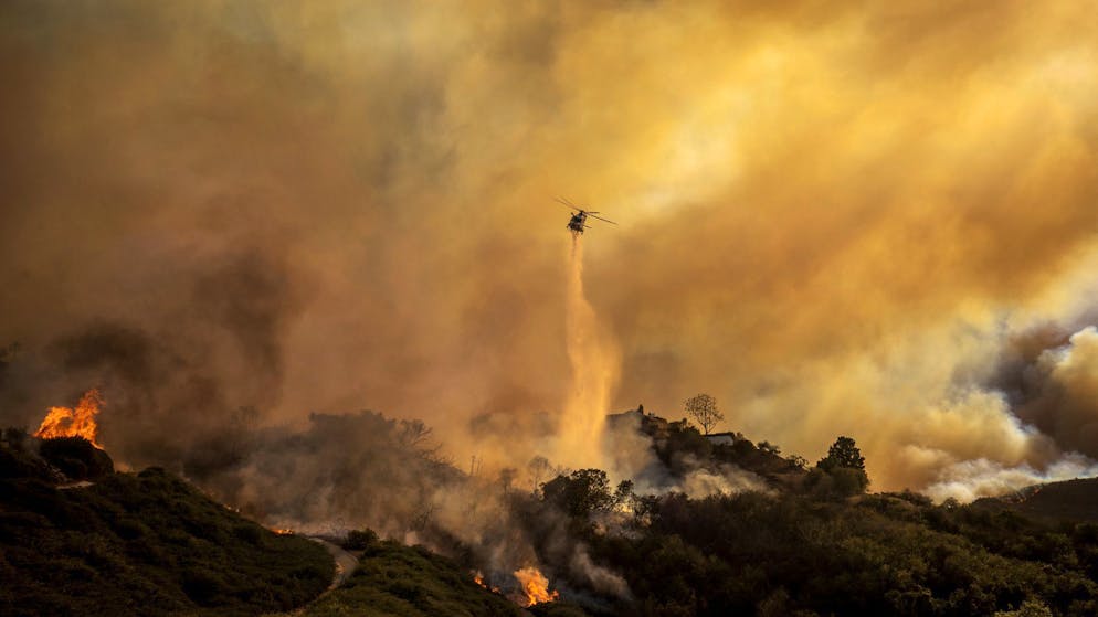 Feuerinferno bei Los Angeles schlägt Tausende in die Flucht - Gallery. Starke Winde erschweren die Löscharbeiten. 