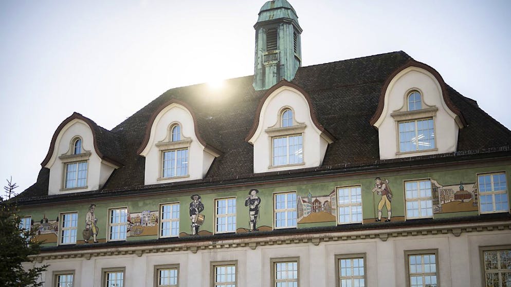 Die Ausserrhoder Regierung hat Rückmeldungen aus der ersten Lesung im Kantonsrat sowie aus der Bevölkerung zur Totalrevision der Kantonsverfassung in die Vorlage eingearbeitet. Im Bild zu sehen ist das Regierungsgebäude in Herisau. (Archivbild)