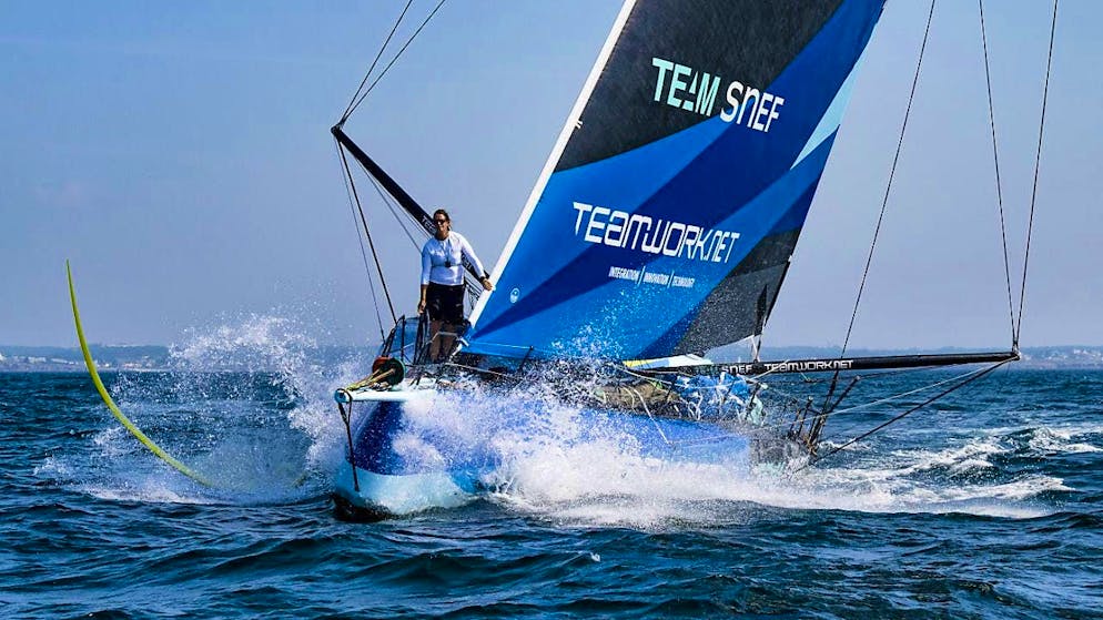 Sailor Justine Mettraux competes with the best until the end - Gallery. The boats in the Imoca class also sail with and on foils, as can be seen to the left of the boat