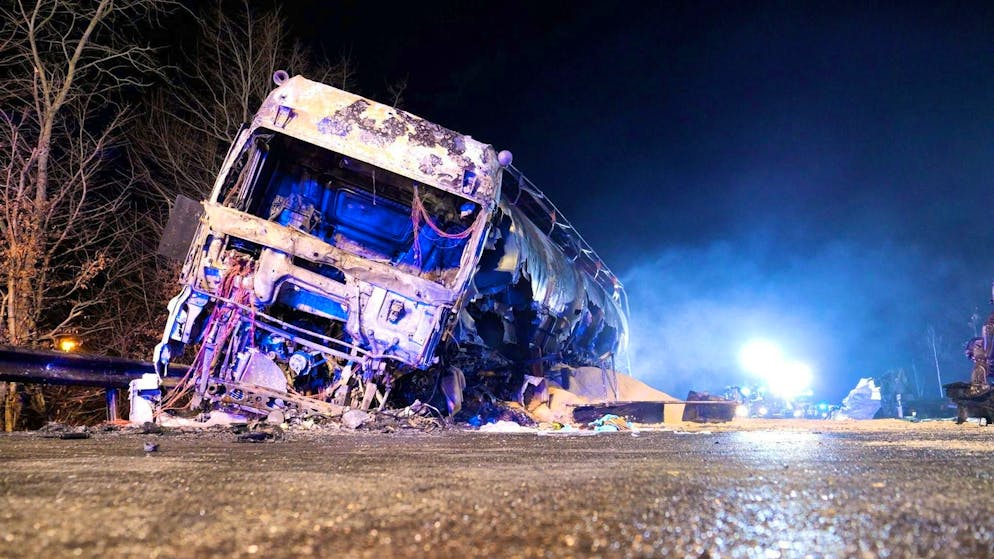 Five men die in head-on crash west of Bremen - Gallery. Both vehicles involved caught fire.