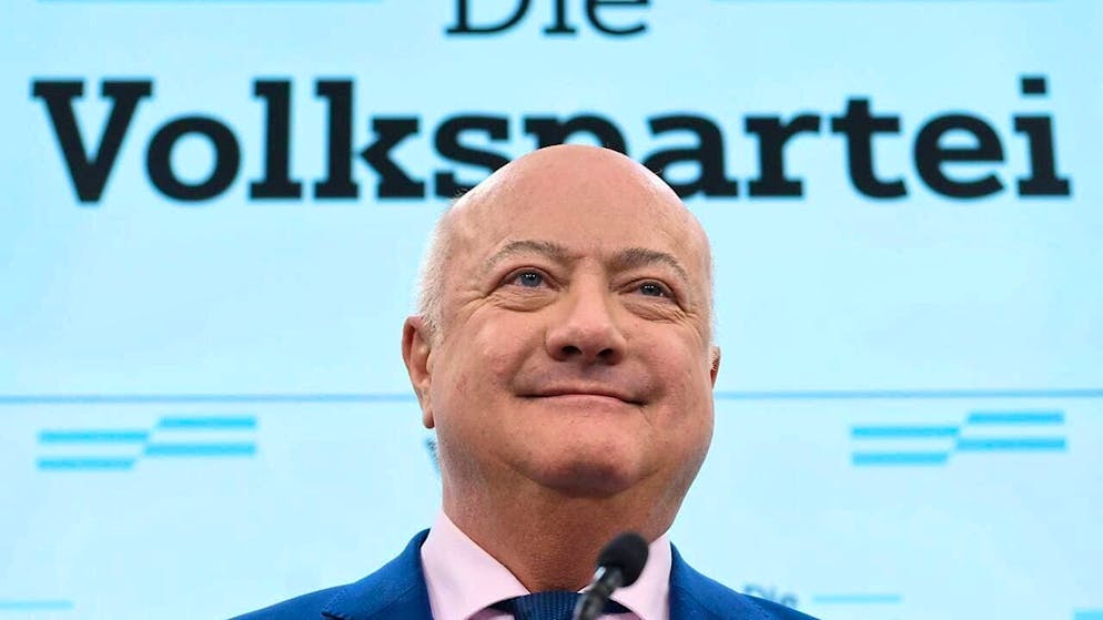 The acting ÖVP chairman Christian Stocker gives a press statement on the coalition talks in Vienna. Photo: Helmut Fohringer/APA/dpa