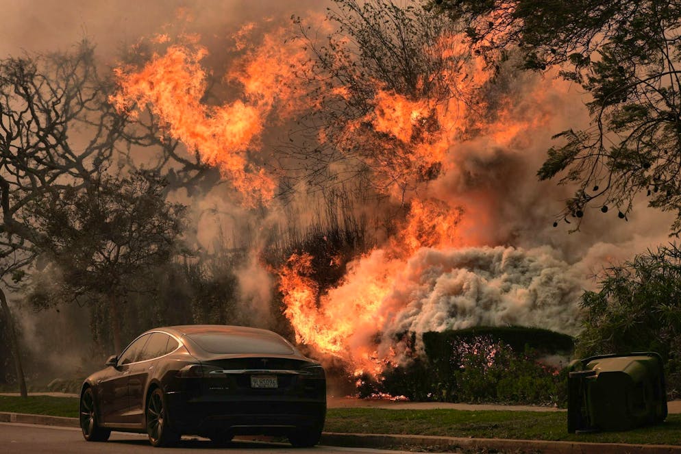 Wildfires in California: Thousands evacuated - Gallery. Numerous residents tried to leave affected areas.