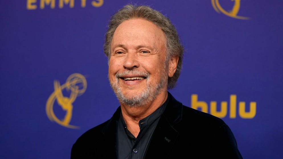 Inferno in Hollywood: Diese Promis verlieren ihre Häuser an die Flammen. Billy Crystal («When Harry met Sally») sagte, er habe Kinder und Grosskinder in seinem Haus in Pacific Palisades grossgezogen – nun ist alles weg. Der Schauspieler bleibt positiv: «Diese Community wird wieder aufgebaut».