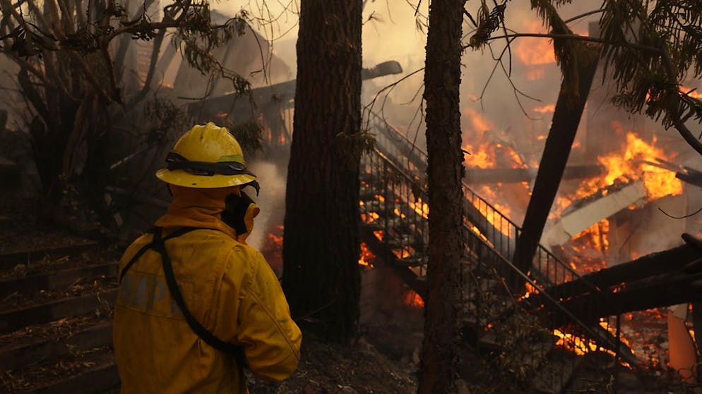 Die ausser Kontrolle geratenen Waldbrände rund um Los Angeles haben immer mehr Zerstörung und Todesopfer zur Folge.