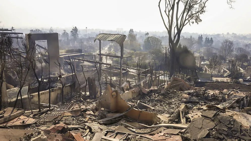 A Los Angeles, les principaux incendies toujours indomptés - Gallery. Une image de désolation prise dans le quartier de Palisades.