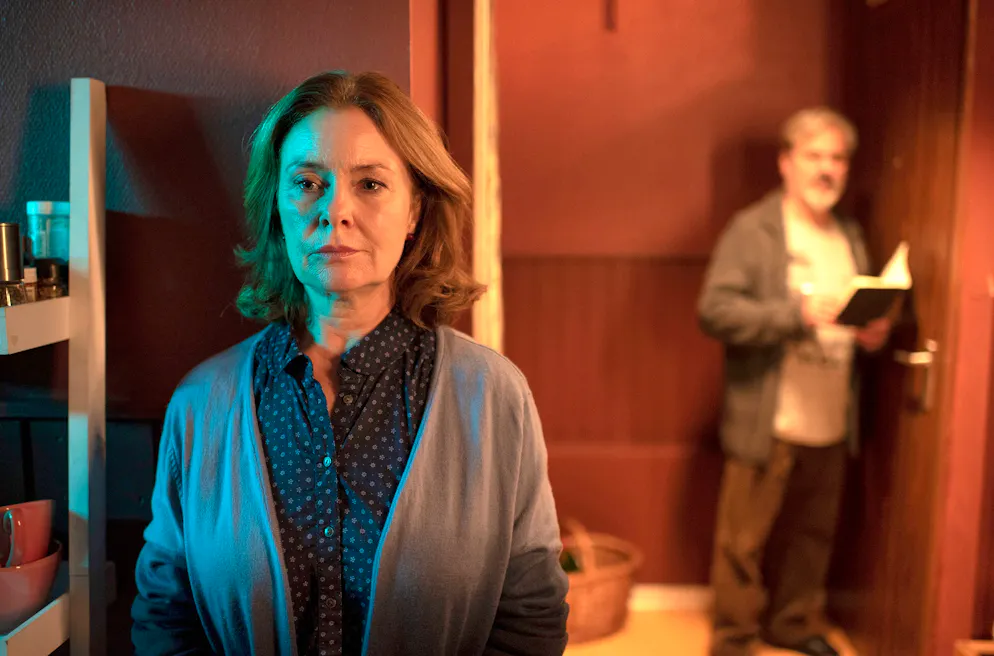 «Tatort» im Check: «Borowski und das hungrige Herz». Die Nachbarn der Toten, Barbara Döring (Lina Wendel) und ihren Mann Peter (Martin Umbach), haben die Sex-Aktivitäten ziemlich verunsichert. Peter führte ein Lärmprotokoll. Auch bei Barbara lösten die Partygeräusche starke Gefühle aus.