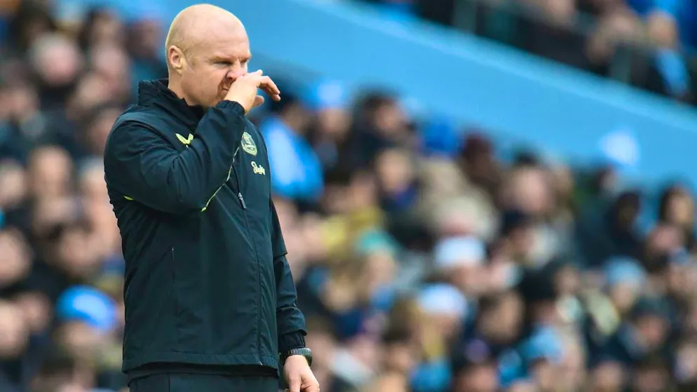 Sean Dyche has to leave his coaching job at Everton FC after two years