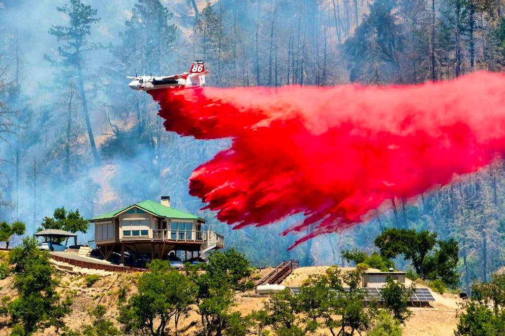 Wildfires in California: Thousands evacuated - Gallery. Emergency services are also fighting the forest fires from the air.