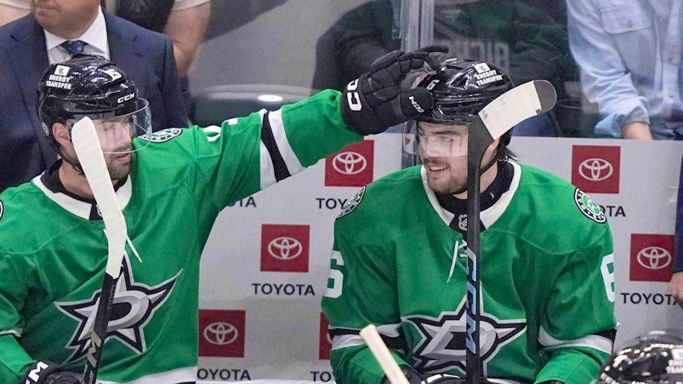 Lian Bichsel (right) can be proud, he is called up for the All-Star Game in the AHL