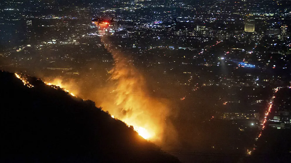 Wegen des Ausbruchs eines neuen Feuers in der Gegend von Los Angeles haben die Behörden eindringlich zur Evakuierung des Zentrums von Hollywood aufgerufen. (8. Januar 2025)