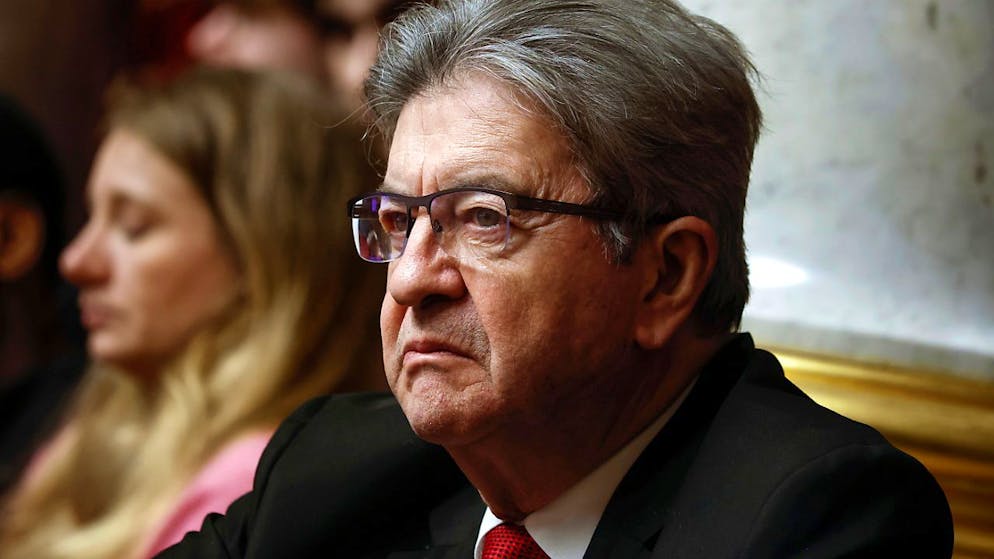 Francia. La gauche tratta con Bayrou sulla manovra, Mélenchon non ci sta