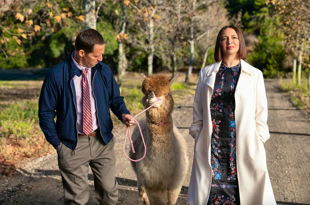 Air emergency and filming bans: The fires bring Hollywood to its knees. Loot" with Nat Faxon and Maya Rudolph also has to take a break - so even the alpaca can rest.