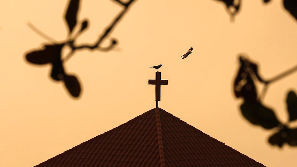 La vicenda fra una donna e un prete ha fatto scandalo in quel di Ischia. (Immagine d'archivio).