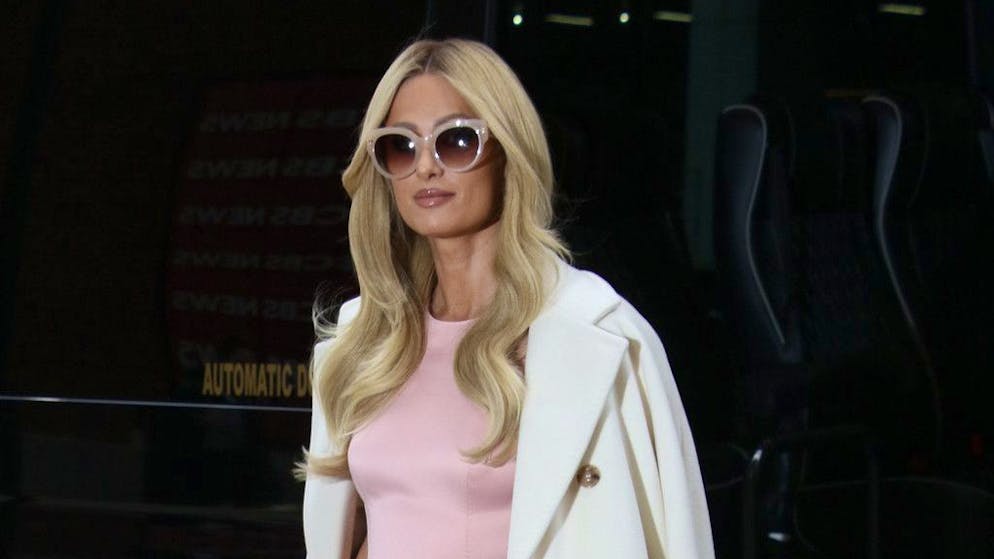 Paris Hilton dévastée. Elle voit sa maison partir en fumée en direct à la TV!