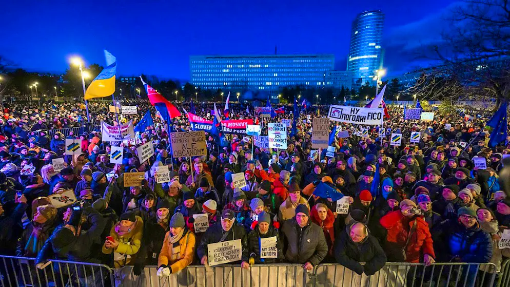 People take part in a demonstration in Bratislava under the slogan "Slovakia is Europe". Numerous people protested against Prime Minister Fico. Photo: Jaroslav Novak/TASR Slovakia/AP/dpa