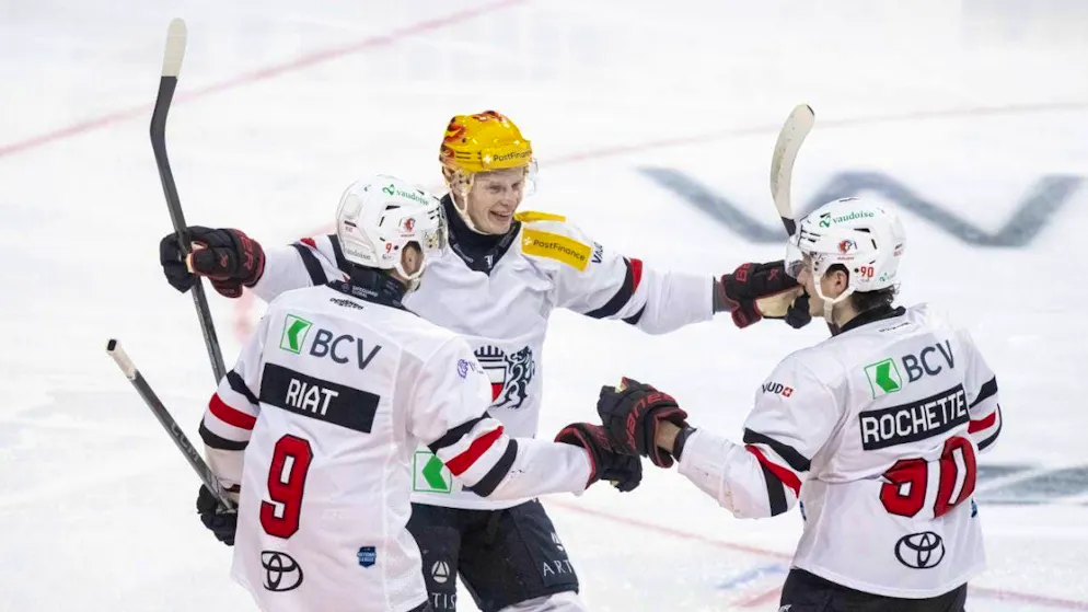 The ZSC Lions still win under Marco Bayer - Gallery. Damien Riat opens the scoring for Lausanne in Lugano