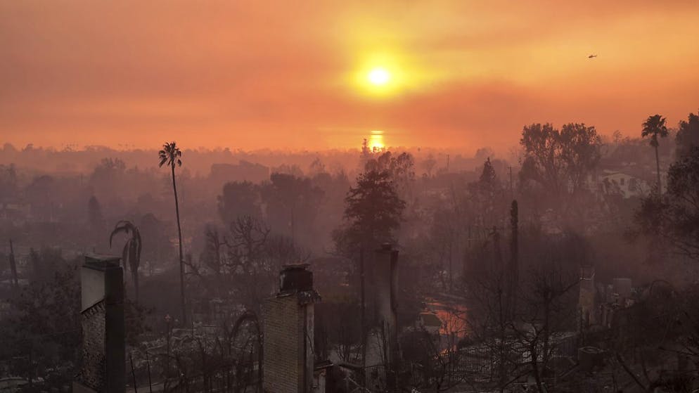 Aumentano le vittime dei roghi in California.