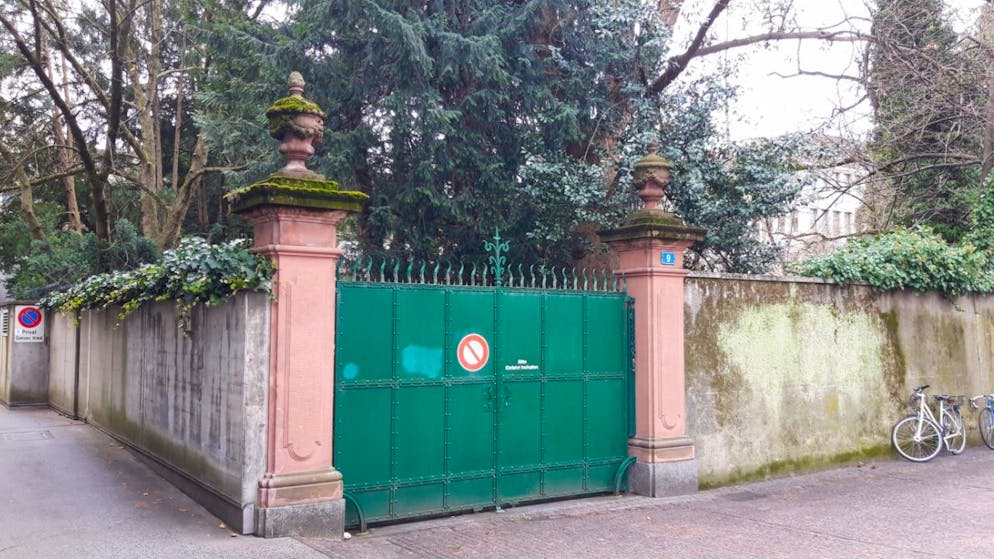 Einsprachen gegen Baumfällungen in historischem Basler Park - Gallery. Beim Teil des Parks, der an den Picassoplatz grenzt, soll ein Neubau errichtet werden. Dafür müssten Bäume gefällt werden.