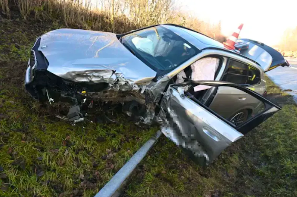Beim Unfall entstand ein Sachschaden von mehreren Zehntausend Franken.