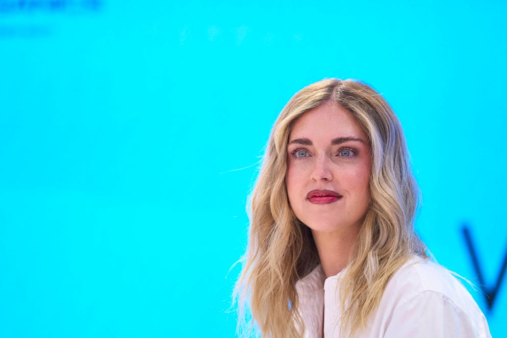 Chiarra Ferragni si sta scontrando contro le richieste della famiglia Trochetti-Provera che le chiede di mantenere un profilo discreto quando si tratta del nuovo fidanzato Giovanni. 