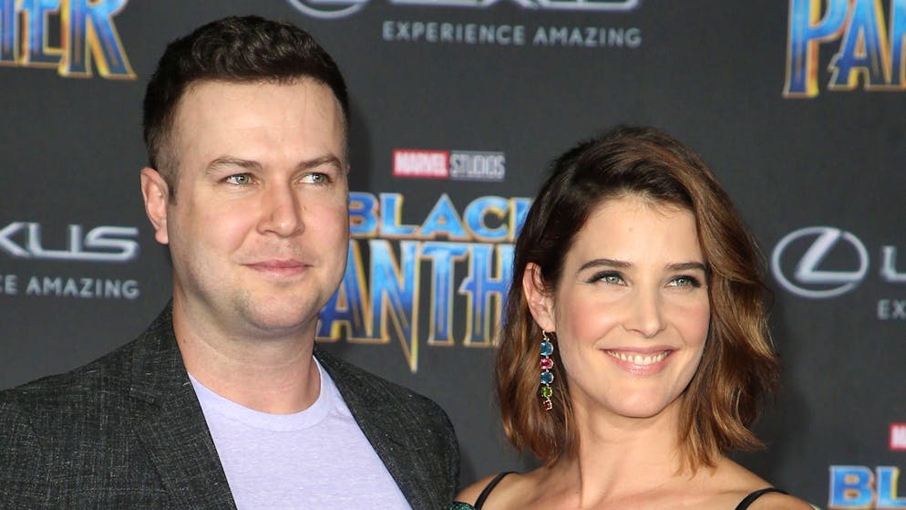 Inferno in Hollywood: Diese Promis verlieren ihre Häuser an die Flammen. Colbie Smulders («How I Met Your Mother») und Ehemann Taran Killam müssen mit ihren zwei Töchtern ein neues Heim beziehen. Ihr Haus wurde durch das Feuer, dem Erdboden gleichgemacht.