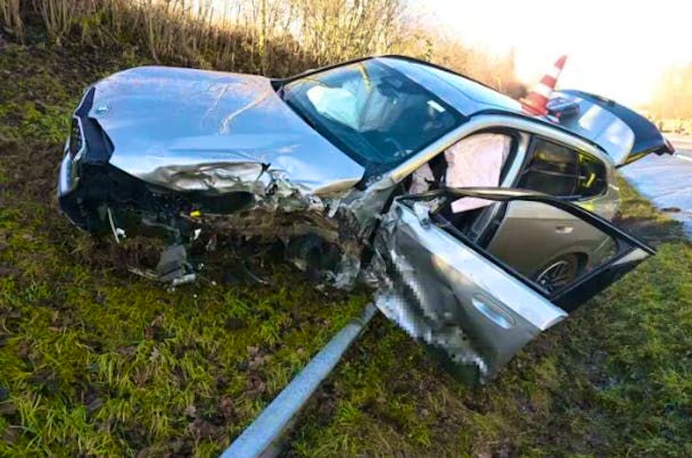 The accident resulted in property damage of several tens of thousands of francs.