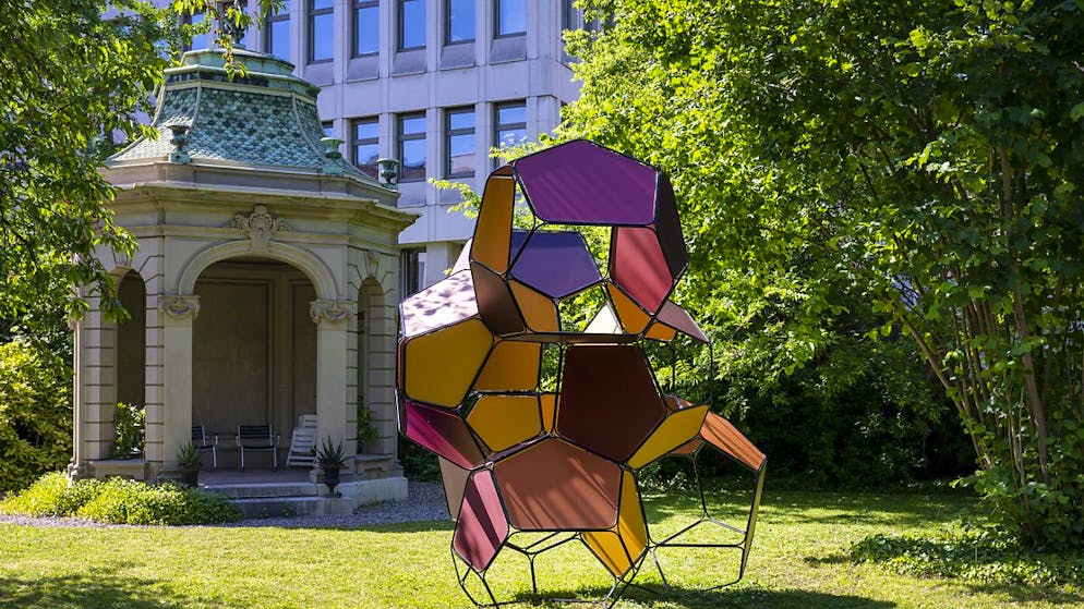 Einsprachen gegen Baumfällungen in historischem Basler Park - Gallery. Der Garten des Haus zum Raben, hier beim Art Parcours 2022, steht zur Hälfte im Denkmalverzeichnis. Während die eine Hälfte mit dem Pavillon (Bild) unter Schutz steht, ist dies auf der anderen Seite des Parks nicht der Fall. (Archivbild)