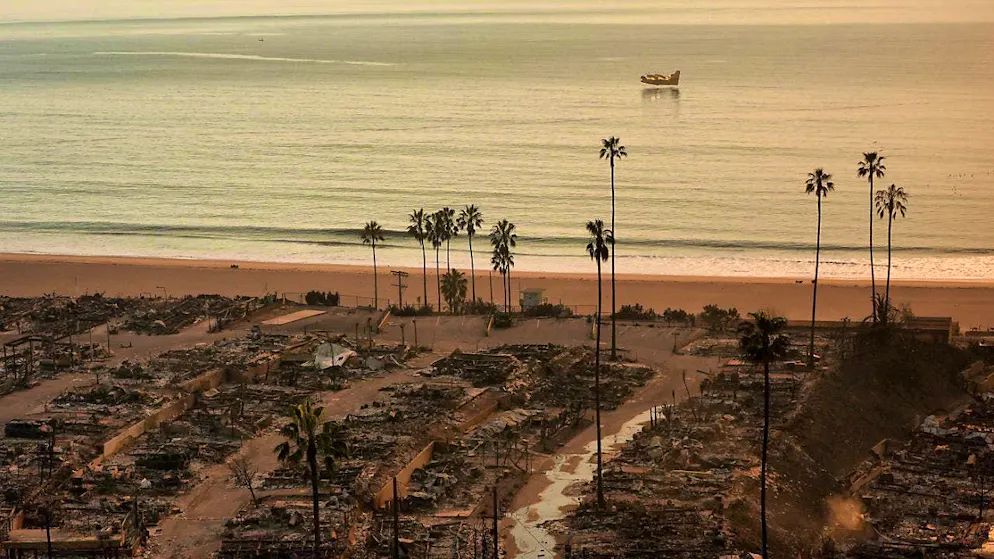 dpatopbilder - Numerous houses burned to the ground after the Palisades Fire in the Pacific Palisades neighborhood. Photo: Jae C. Hong/AP/dpa