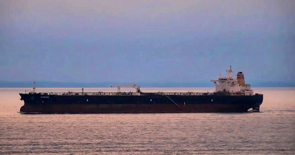 The tanker off the island of Rügen is unable to maneuver.