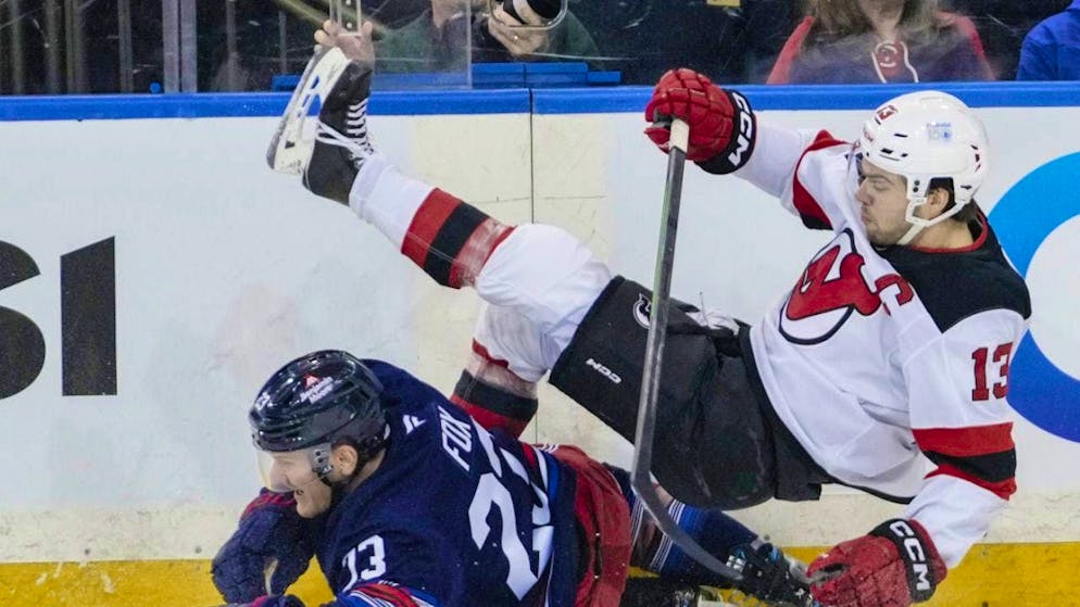 Captain Nico Hischier (falling) with full commitment: The Devils conceded two of the three goals on the power play