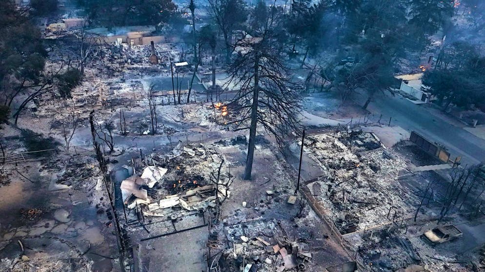 L'incendio intorno a Los Angeles ha lasciato una scia di devastazione.
