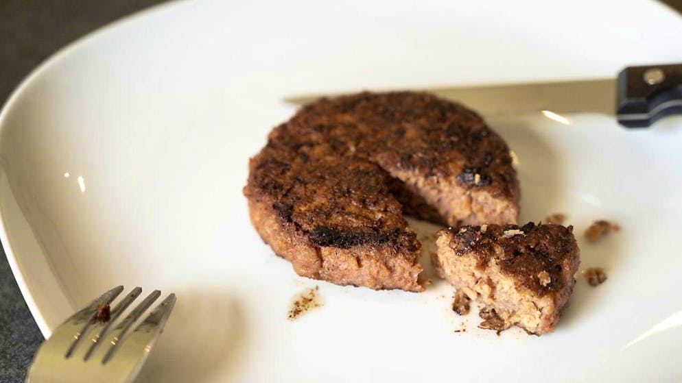 The Swiss occasionally turn to meat substitutes such as burgers made from soy protein. (archive picture)