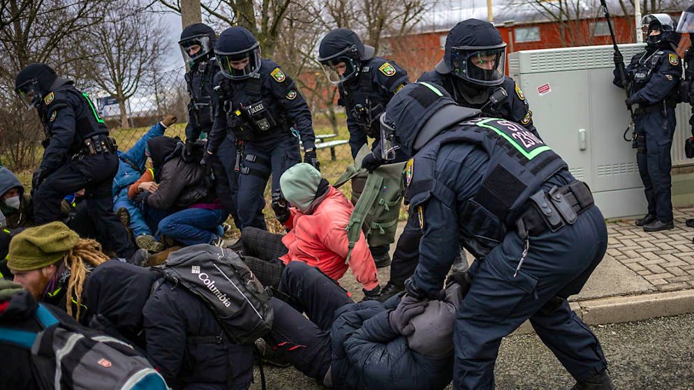 Germania. Blocchi e proteste in Sassonia per ostacolare il congresso del partito di destra Afd