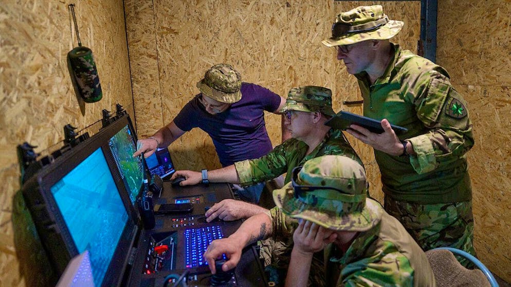 ARCHIVE - SYMBOL IMAGE - Ukrainian soldiers from the Ochi reconnaissance unit operate a Furia drone during a flight over Russian positions on the front line. Photo: Evgeniy Maloletka/AP/dpa