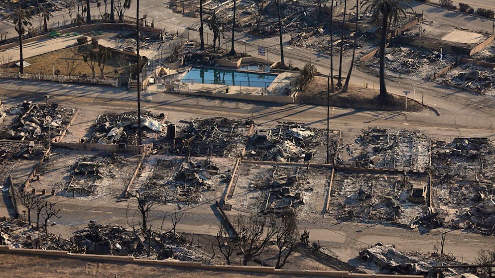 Feux à Los Angeles: le vent faiblit, les critiques se multiplient - Gallery. Des quartiers entiers ont été rasés par les flammes.