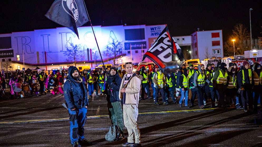 La police allemande attend samedi quelque 10'000 manifestants dans la ville de Riesa, où la formation d'extrême droite AfD se réunit tout le week-end.