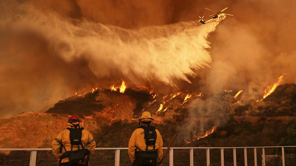 L'inferno continua. Ancora roghi a Los Angeles, dichiarata emergenza per la salute