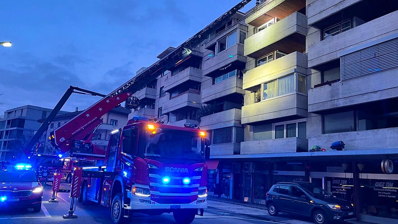 Fire, fire. Around 15 people hospitalized as a precaution after fire in Sierre VS