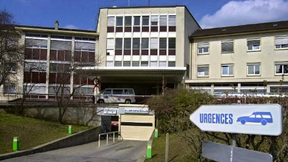 Deux hommes sont soupçonnés d'avoir agressé le personnel des urgences de l'Hôpital privé des Pays de Savoie (HPPS) à Annemasse, faisant treize victimes lors d'un épisode très violent (image d'illustration).