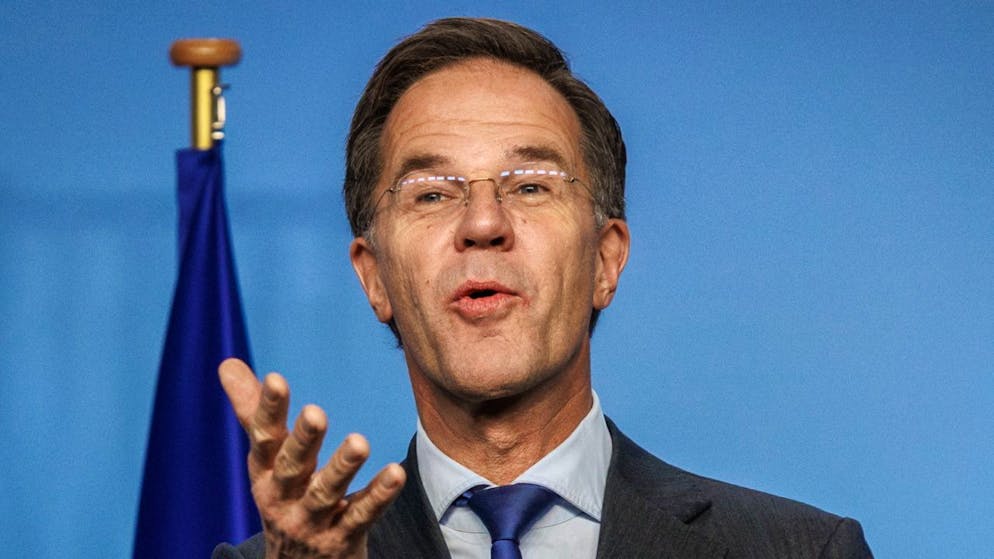 Marc Rutte demande aux Européens de dépenser plus pour leur défense. "Nous sommes en sécurité maintenant, mais pas dans quatre ou cinq ans", a-t-il averti. "Donc, si vous ne le faites pas, commencez à apprendre le russe ou partez en Nouvelle-Zélande", a-t-il ironisé devant les eurodéputés.