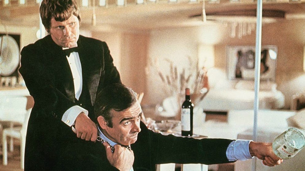 So alt ist der beste Bond-Film schon. Platz 24: Nach «Im Geheimdienst Ihrer Majestät» (1969) wurde der glücklose Bond-Darsteller George Lazenby nach nur einem Film abserviert und ein alter Bekannter mit einer Riesengage geködert: Sean Connery. In «Diamantenfieber» (1971) schickt Superschurke Blofeld Edelsteine auf die Erdumlaufbahn, um mit einem extrem gebündelten Laserstrahl den Planeten Erde zu erpressen.