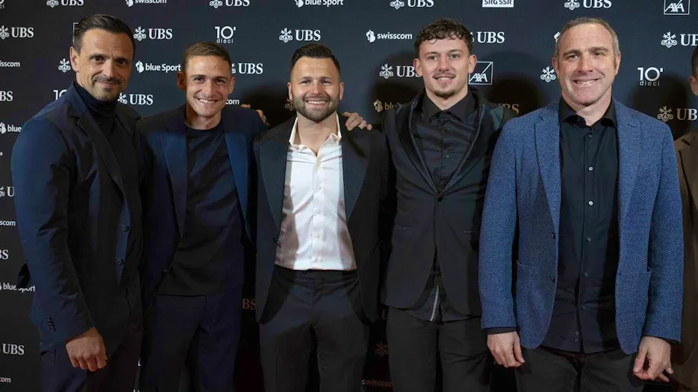 The Lugano squad with Carlos da Silva, sporting director, Mattia Bottani, Renato Steffen, Daniel Dos Santos and coach Mattia Croci-Torti.