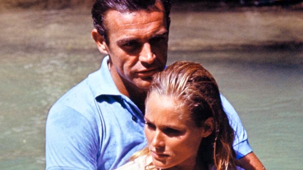 So alt ist der beste Bond-Film schon. Platz 23: James Bond (Sean Connery) ist zum ersten Mal im Einsatz und muss sofort die Welt retten. Ein fieser Wissenschaftler (Joseph Wiseman) hat auf einer Südseeinsel einen Atomreaktor gebaut, mit dem er die Welt bedroht. «007 jagt Dr. No» (1962) ist naiv, frech, im höchsten Masse anti-kommunistisch – und hat mit Ursula Andress das erste und vielleicht beste Bond-Girl zu bieten.